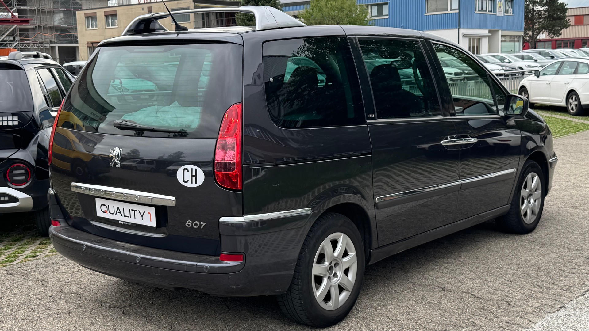 PEUGEOT 807 2.0 16V HDi Swiss Edition-image-3