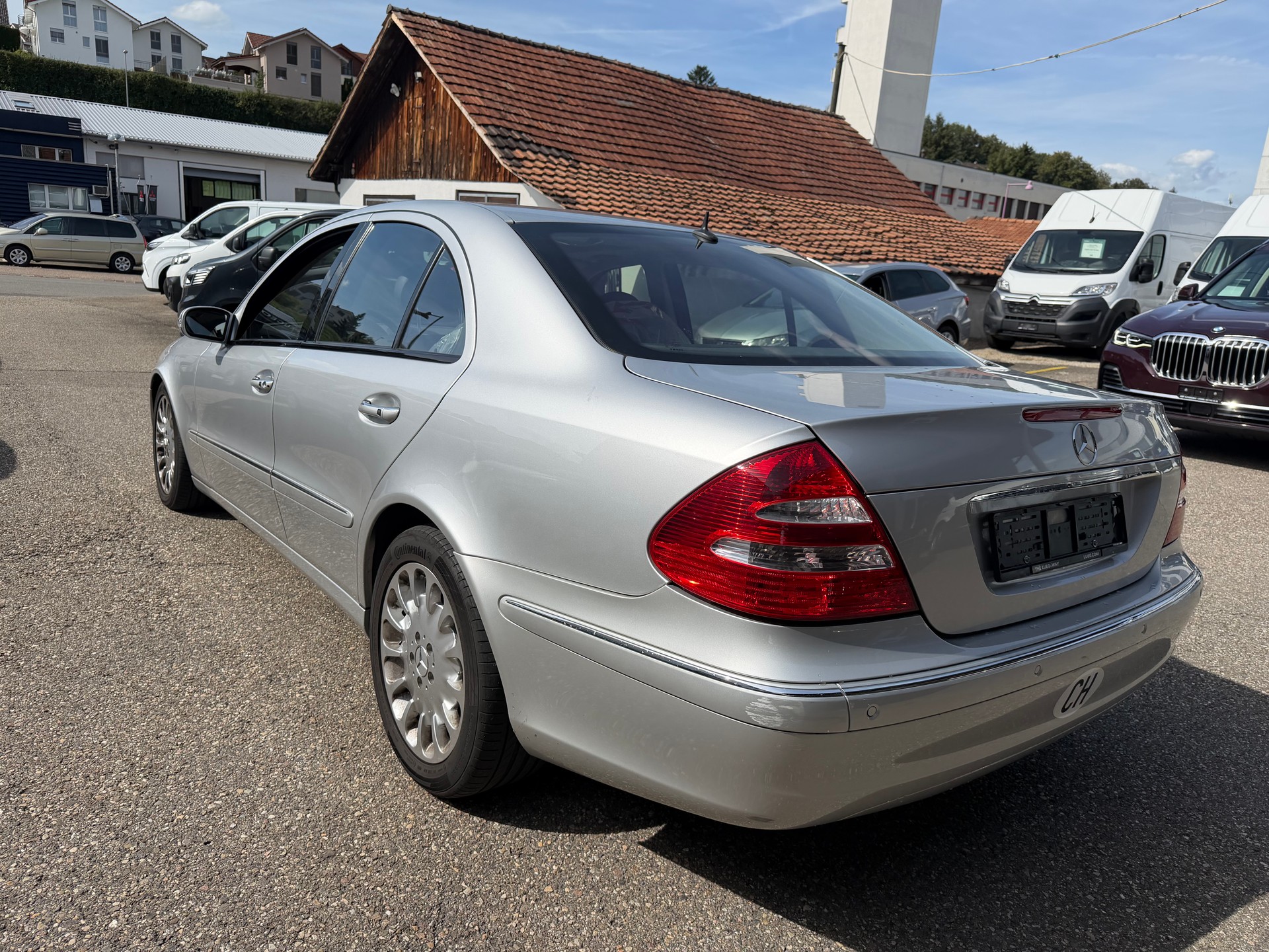 MERCEDES-BENZ E 500 Avantgarde 4Matic Automatic-image-2
