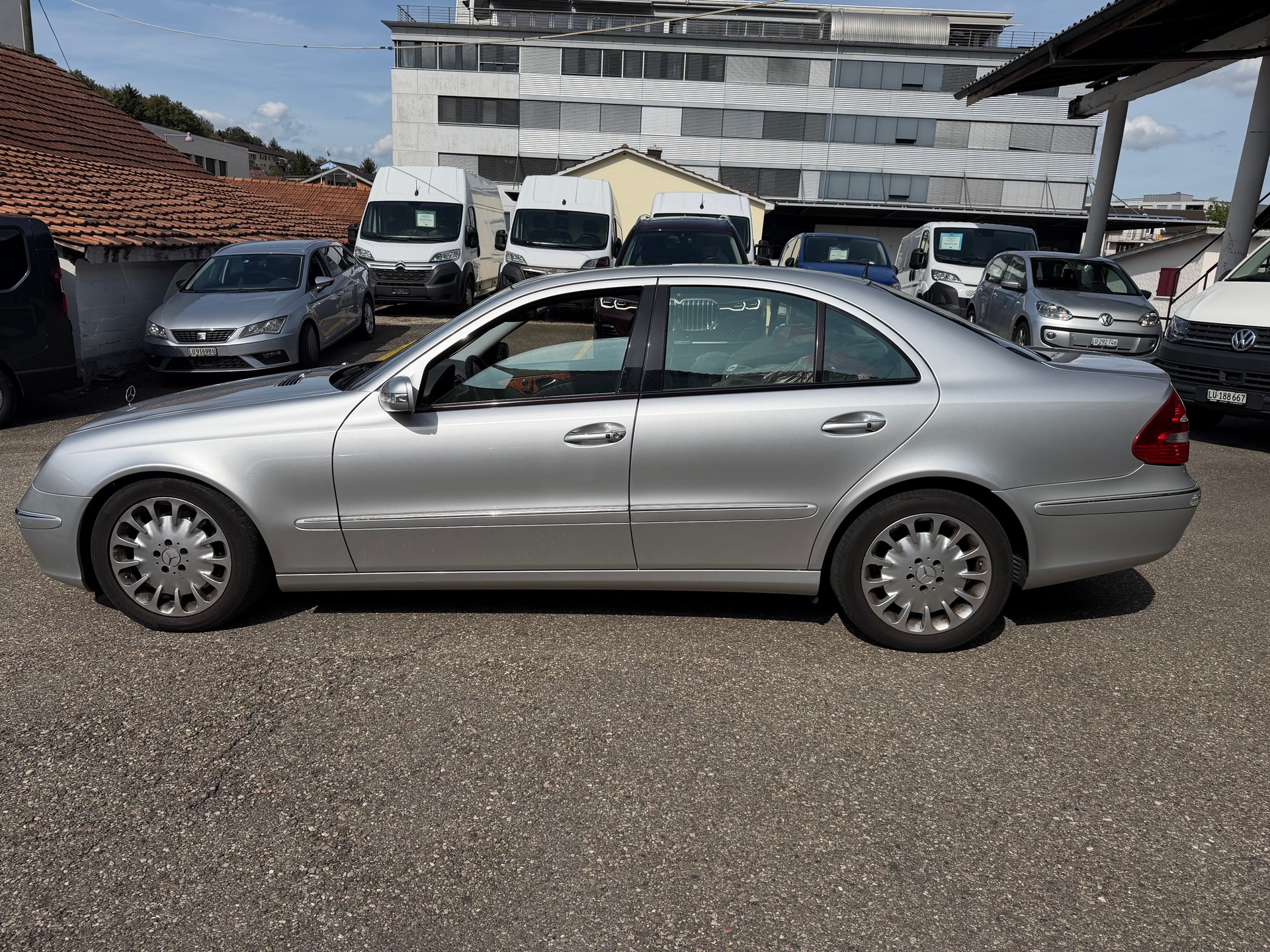 MERCEDES-BENZ E 500 Avantgarde 4Matic Automatic-image-1
