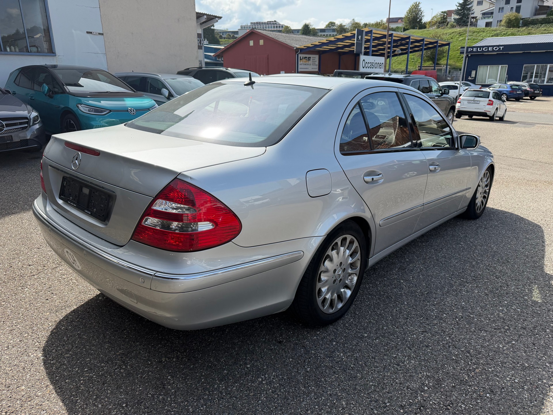 MERCEDES-BENZ E 500 Avantgarde 4Matic Automatic-image-3