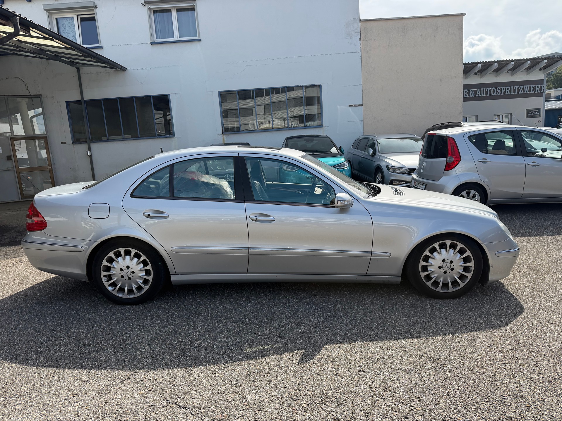 MERCEDES-BENZ E 500 Avantgarde 4Matic Automatic-image-4
