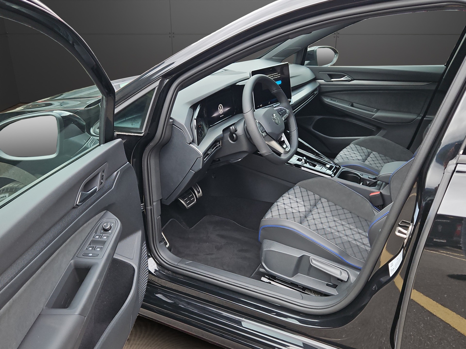 VW Golf 1.5 e TSI mHEV R-Line DSG-image-9