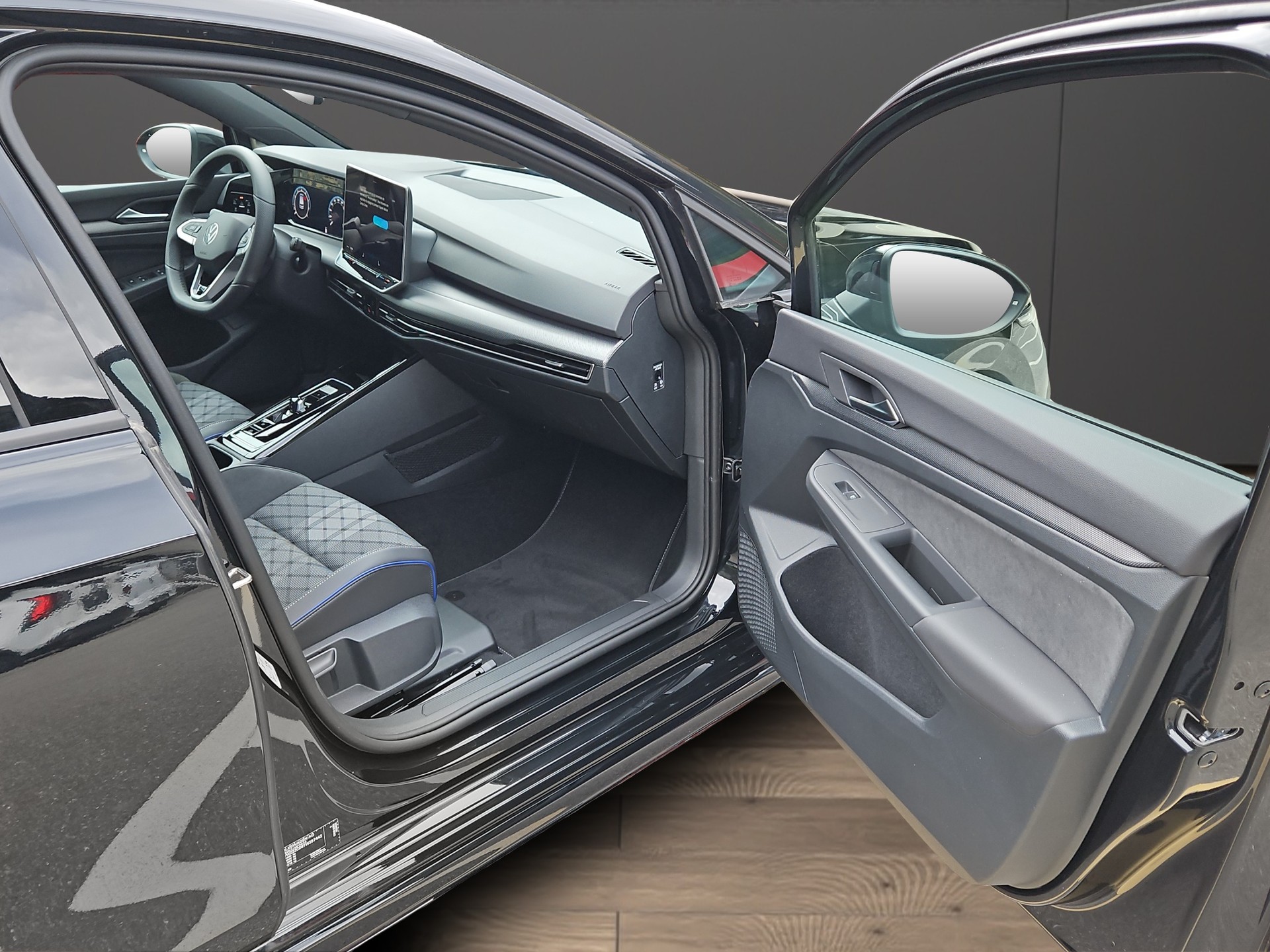 VW Golf 1.5 e TSI mHEV R-Line DSG-image-17