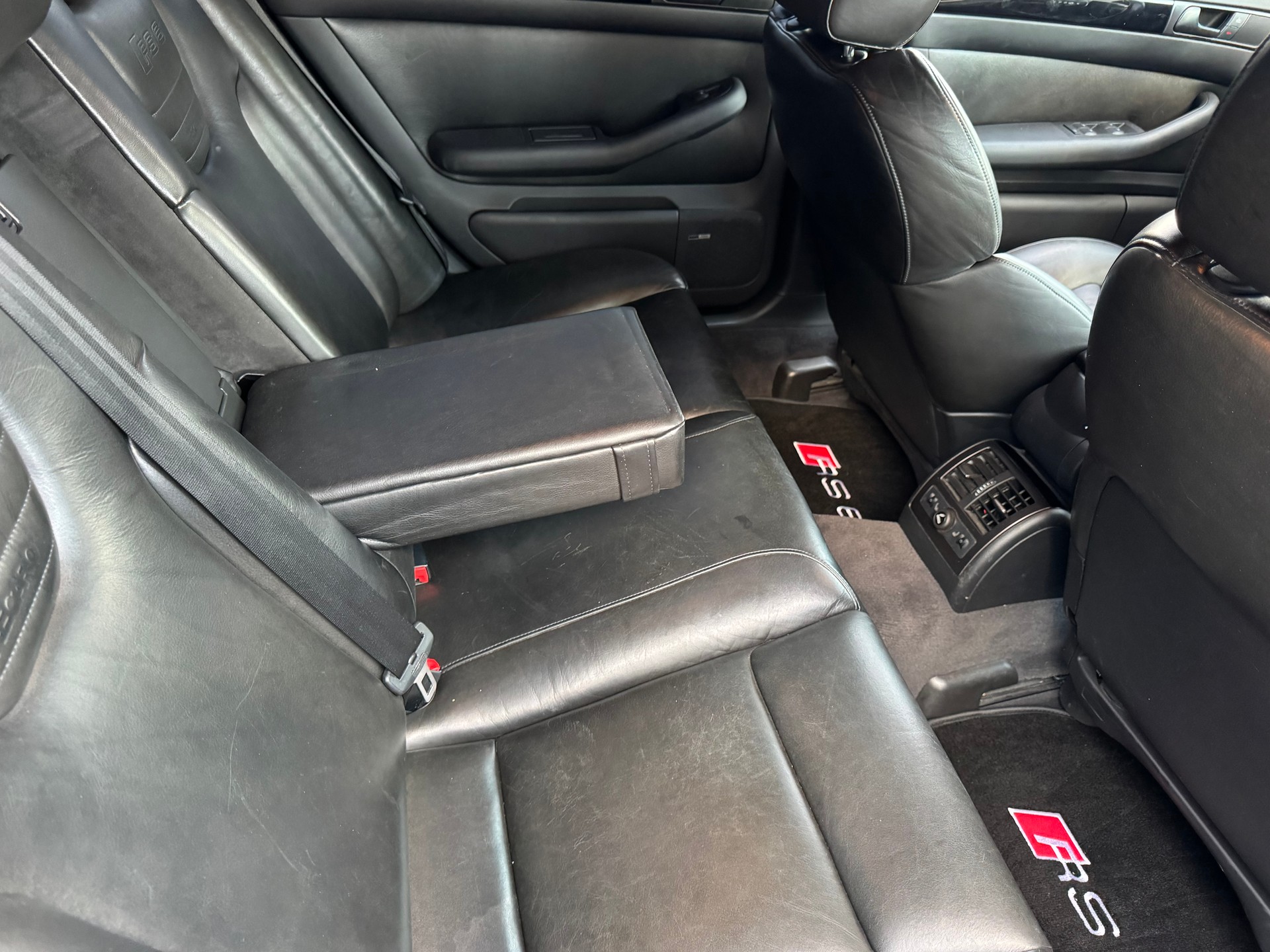 AUDI RS6 plus Avant quattro tiptronic-image-17