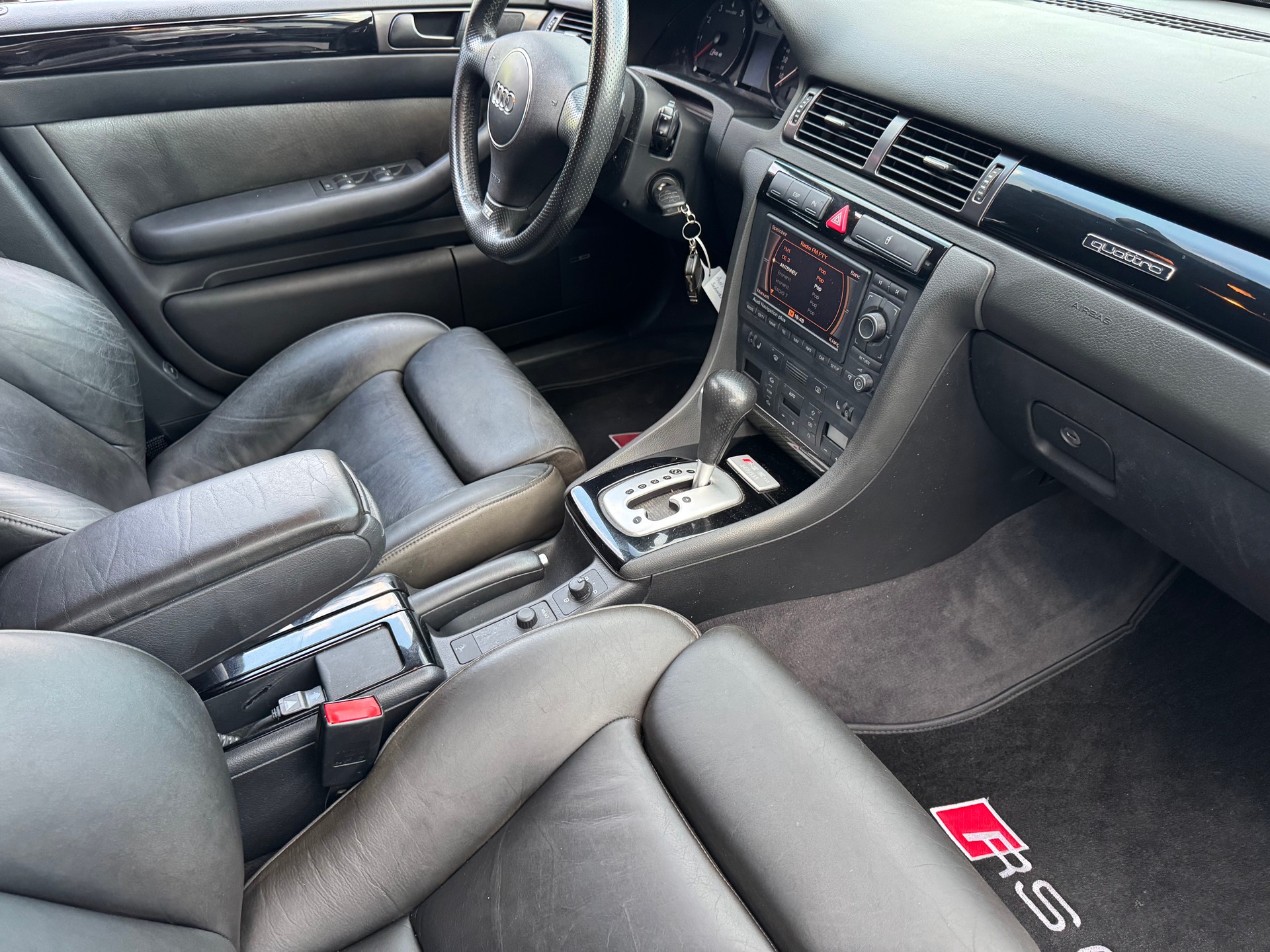 AUDI RS6 plus Avant quattro tiptronic-image-14