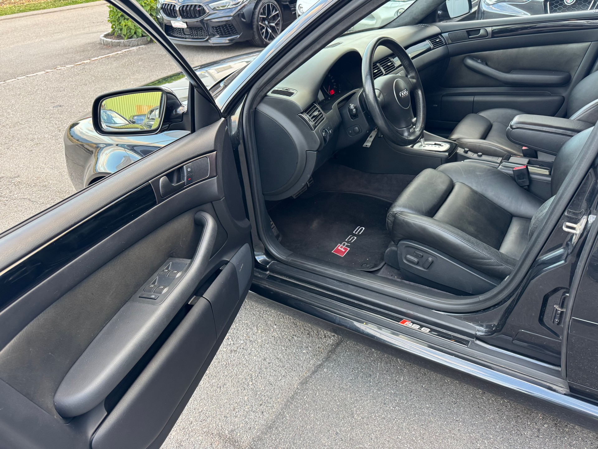 AUDI RS6 plus Avant quattro tiptronic-image-26