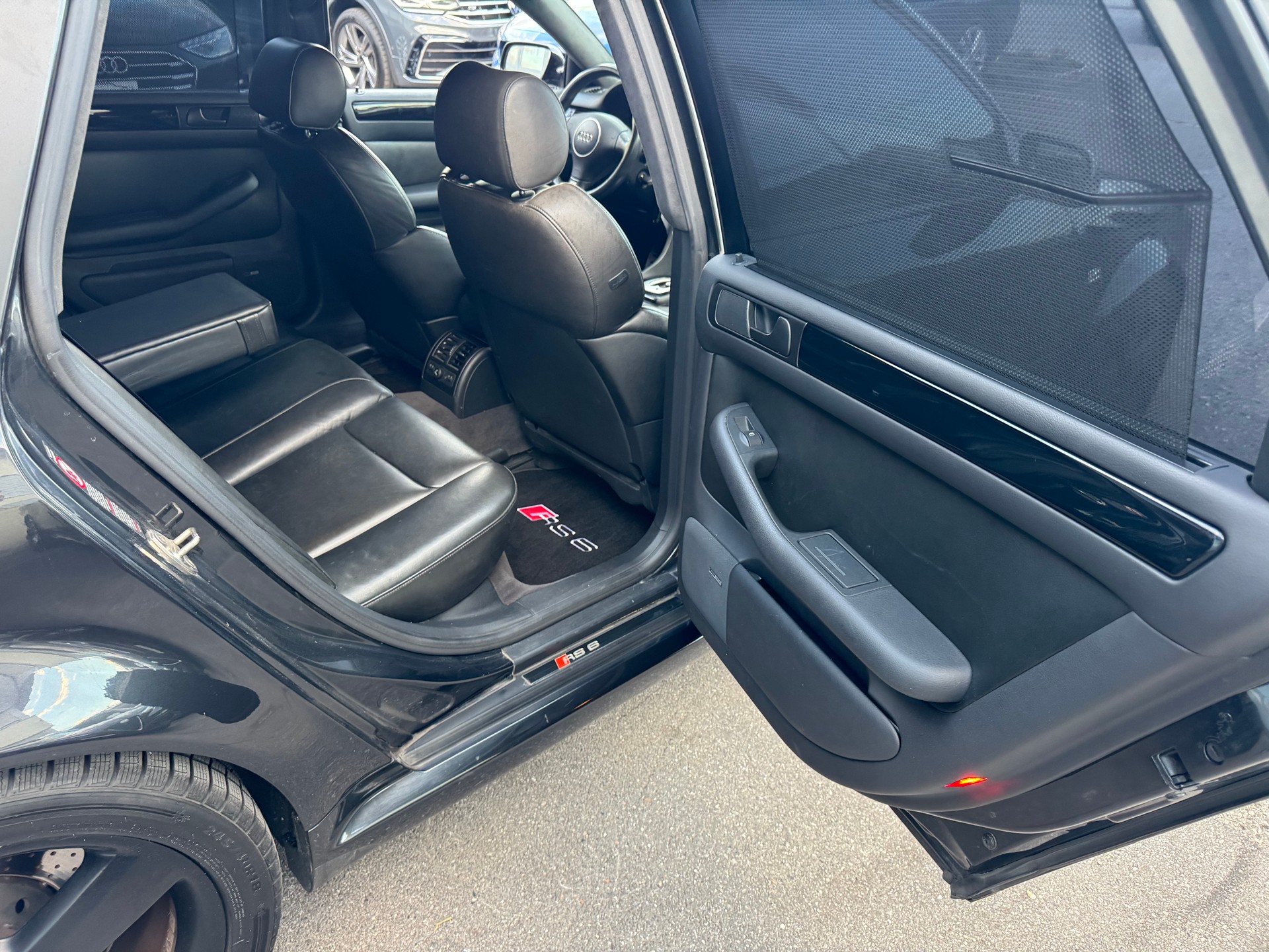AUDI RS6 plus Avant quattro tiptronic-image-18
