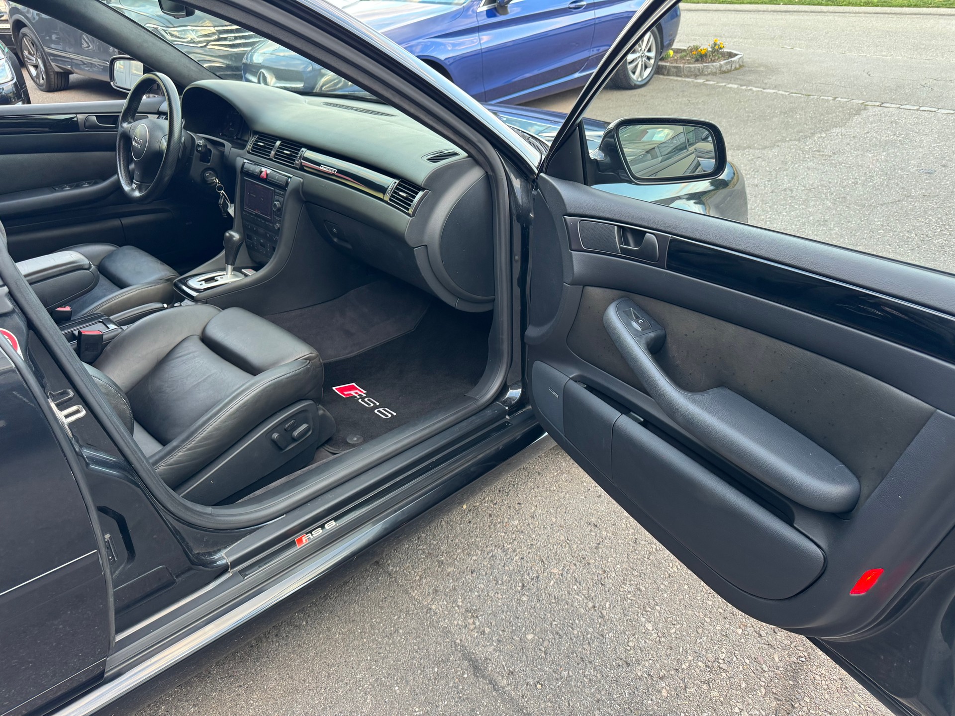 AUDI RS6 plus Avant quattro tiptronic-image-15
