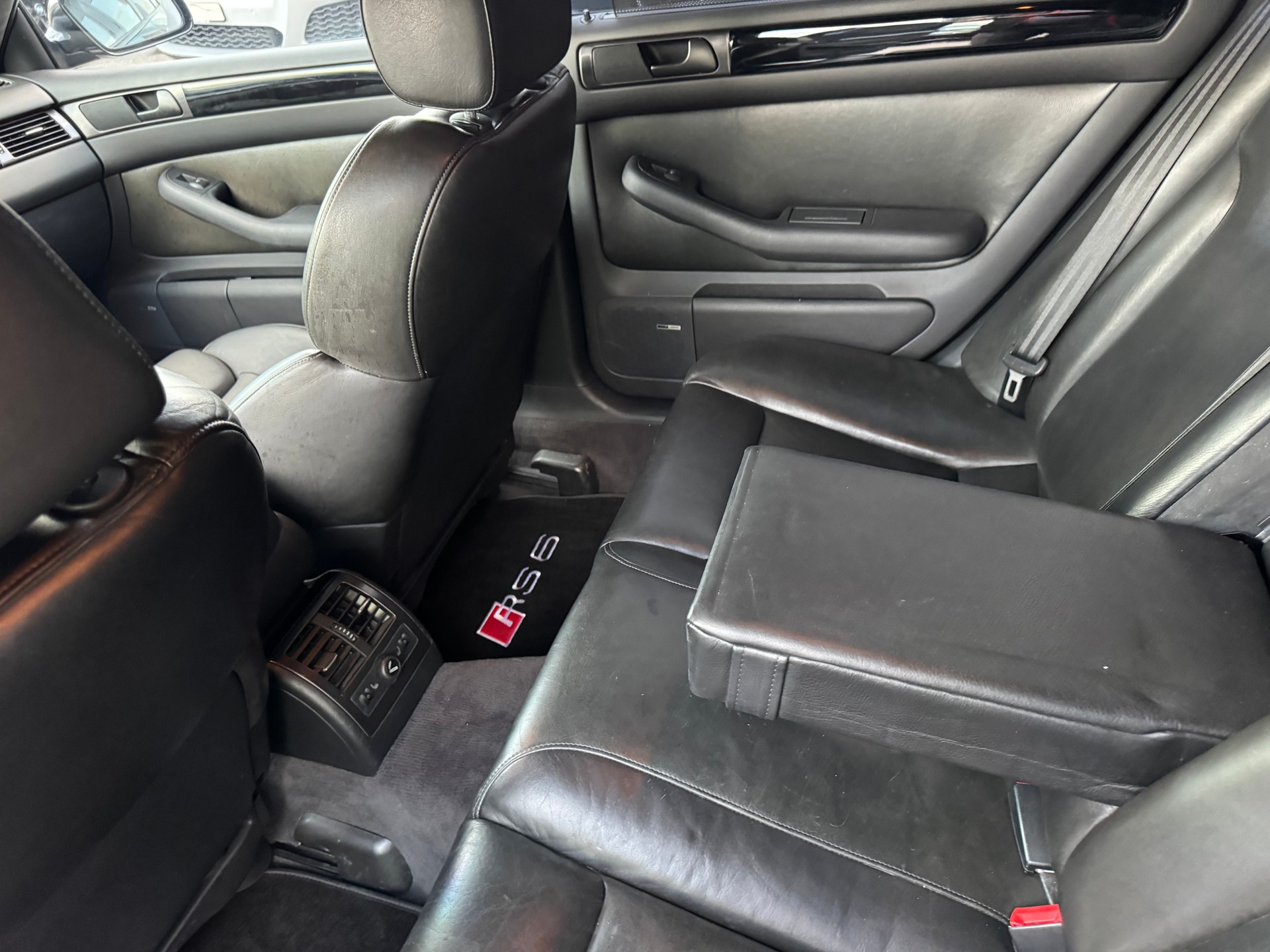 AUDI RS6 plus Avant quattro tiptronic-image-21
