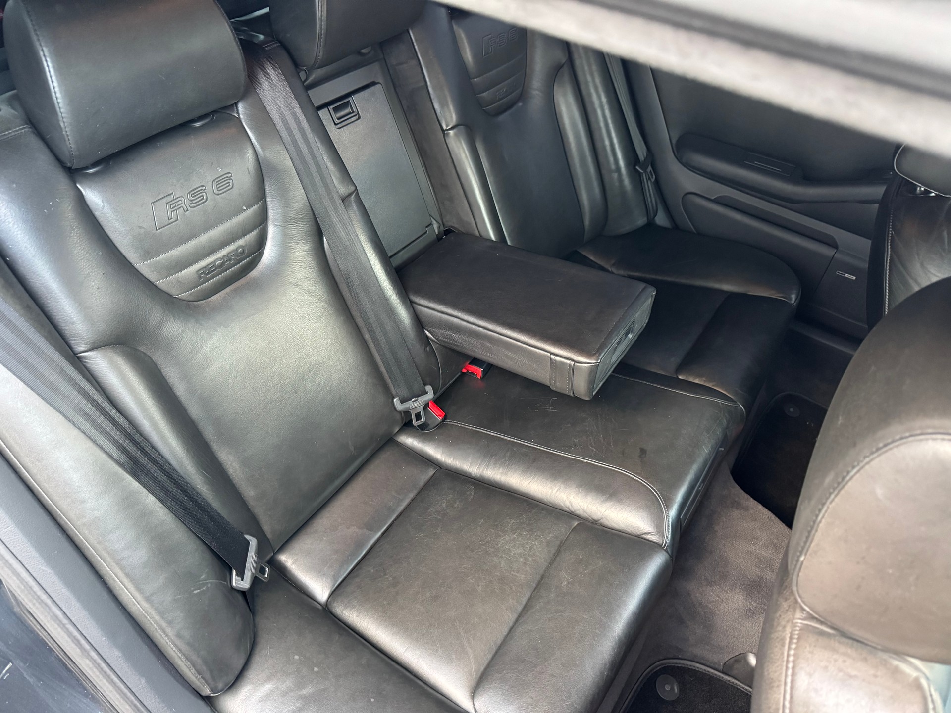 AUDI RS6 plus Avant quattro tiptronic-image-19