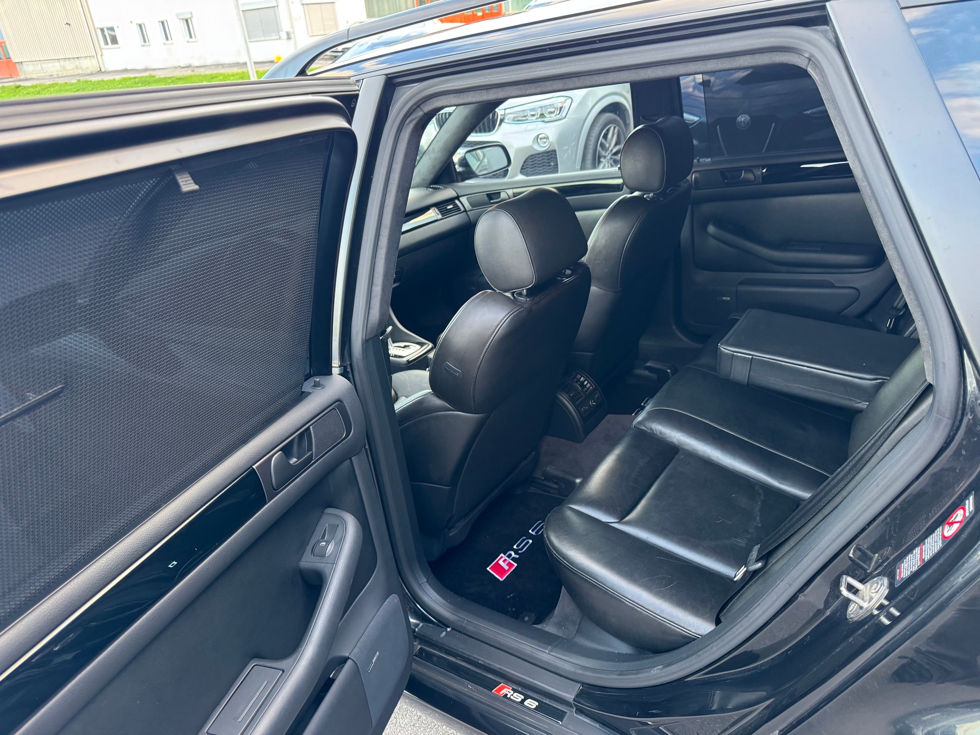 AUDI RS6 plus Avant quattro tiptronic-image-23