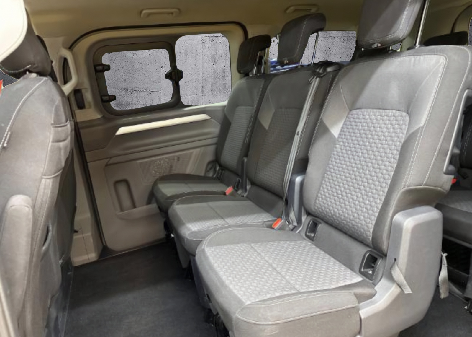 VW Caravelle 2.0 TDI Life LWB 4 Motion Aut 8 *CH-FZG / 5 Jahre Garantie*-image-9