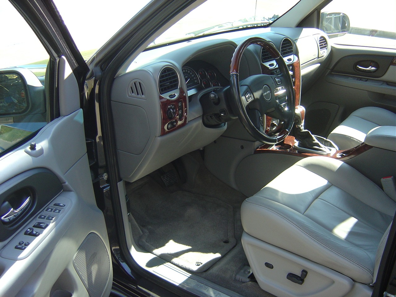 GMC Denali 5.3 AWD-image-9