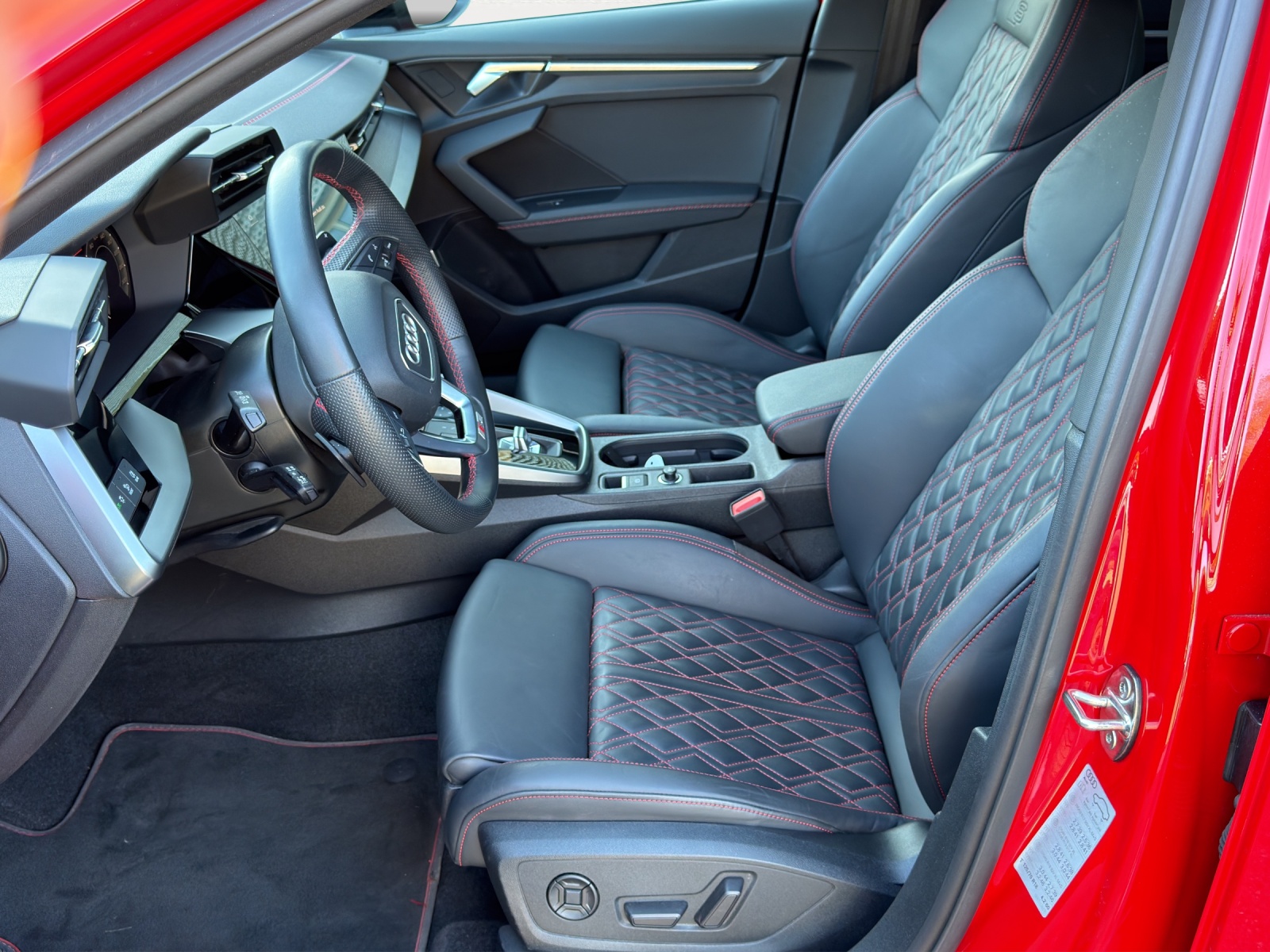 AUDI S3 Sportback quattro S tronic 310PS-image-4
