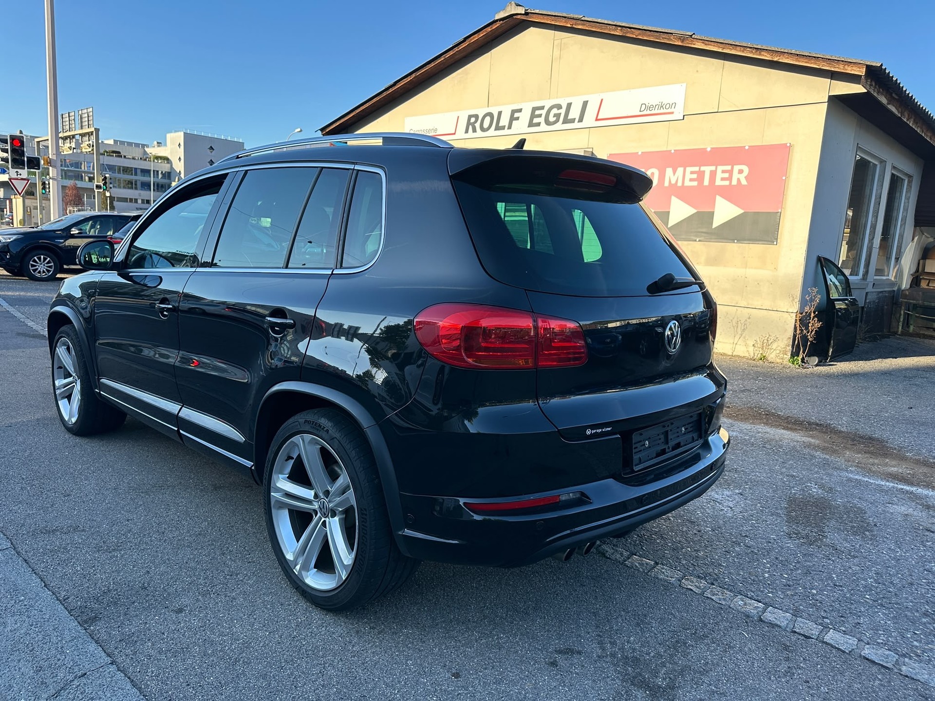 VW Tiguan 2.0 TDI BMT R-Line Design 4Motion DSG-image-3
