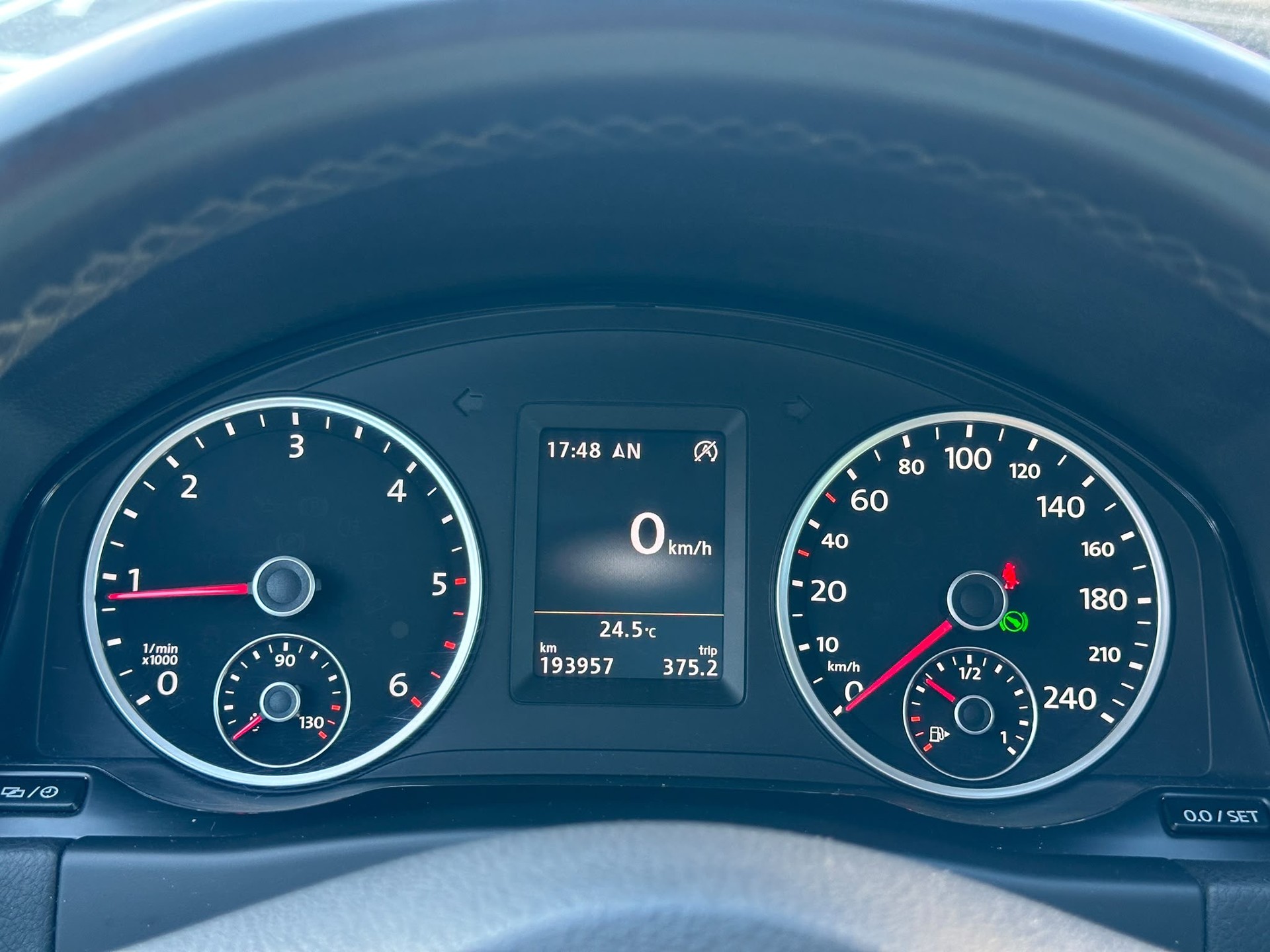 VW Tiguan 2.0 TDI BMT R-Line Design 4Motion DSG-image-6