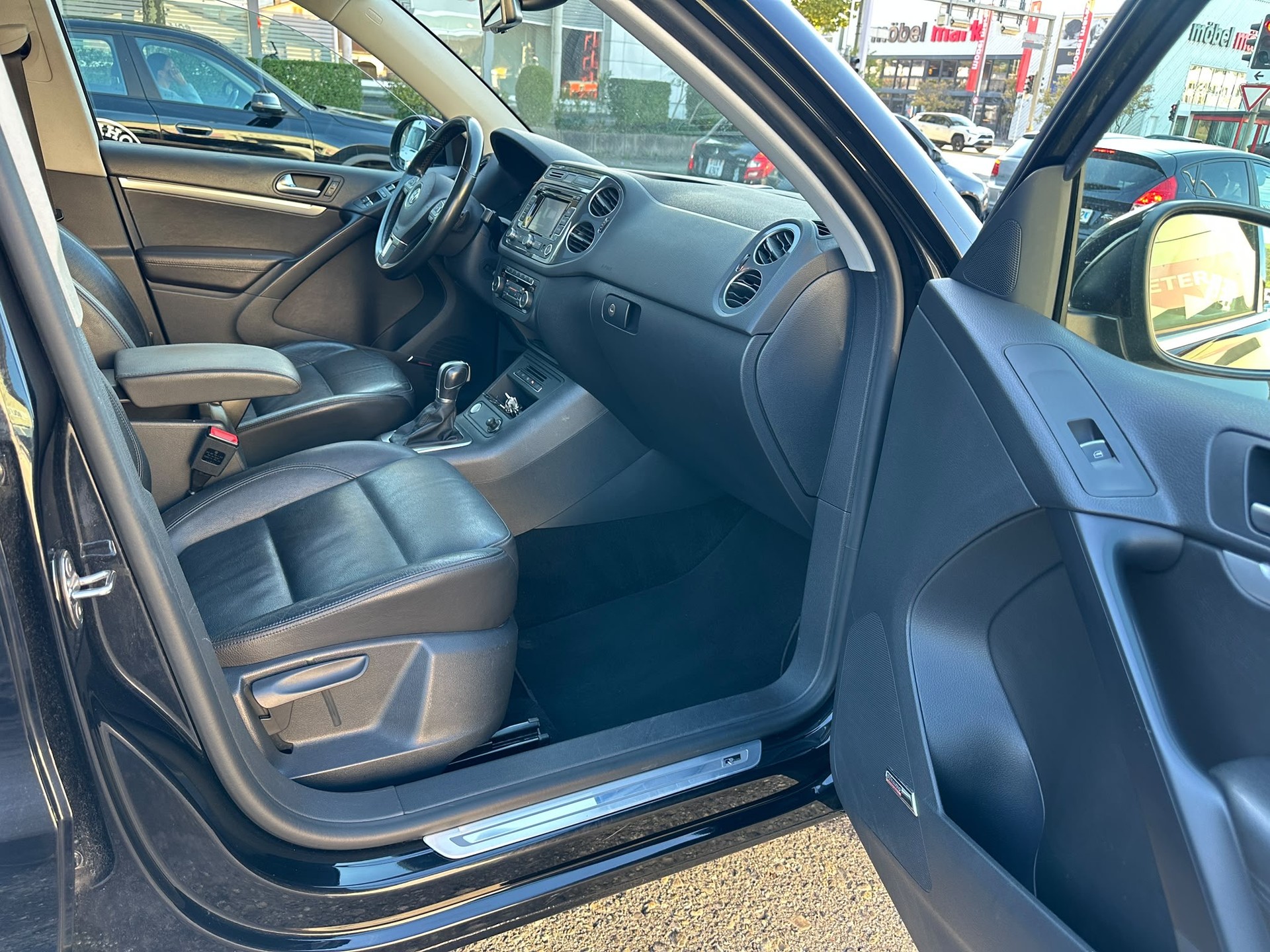 VW Tiguan 2.0 TDI BMT R-Line Design 4Motion DSG-image-11