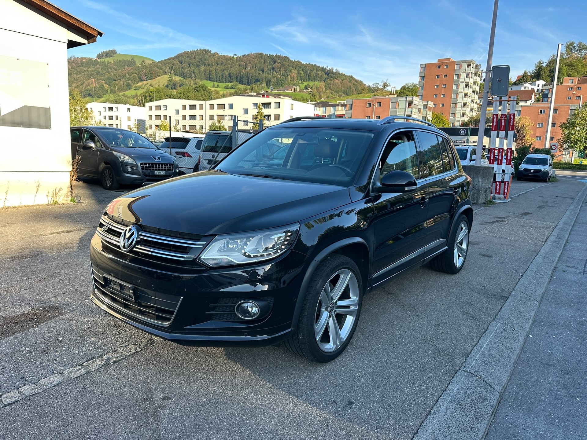 VW Tiguan 2.0 TDI BMT R-Line Design 4Motion DSG-image-0