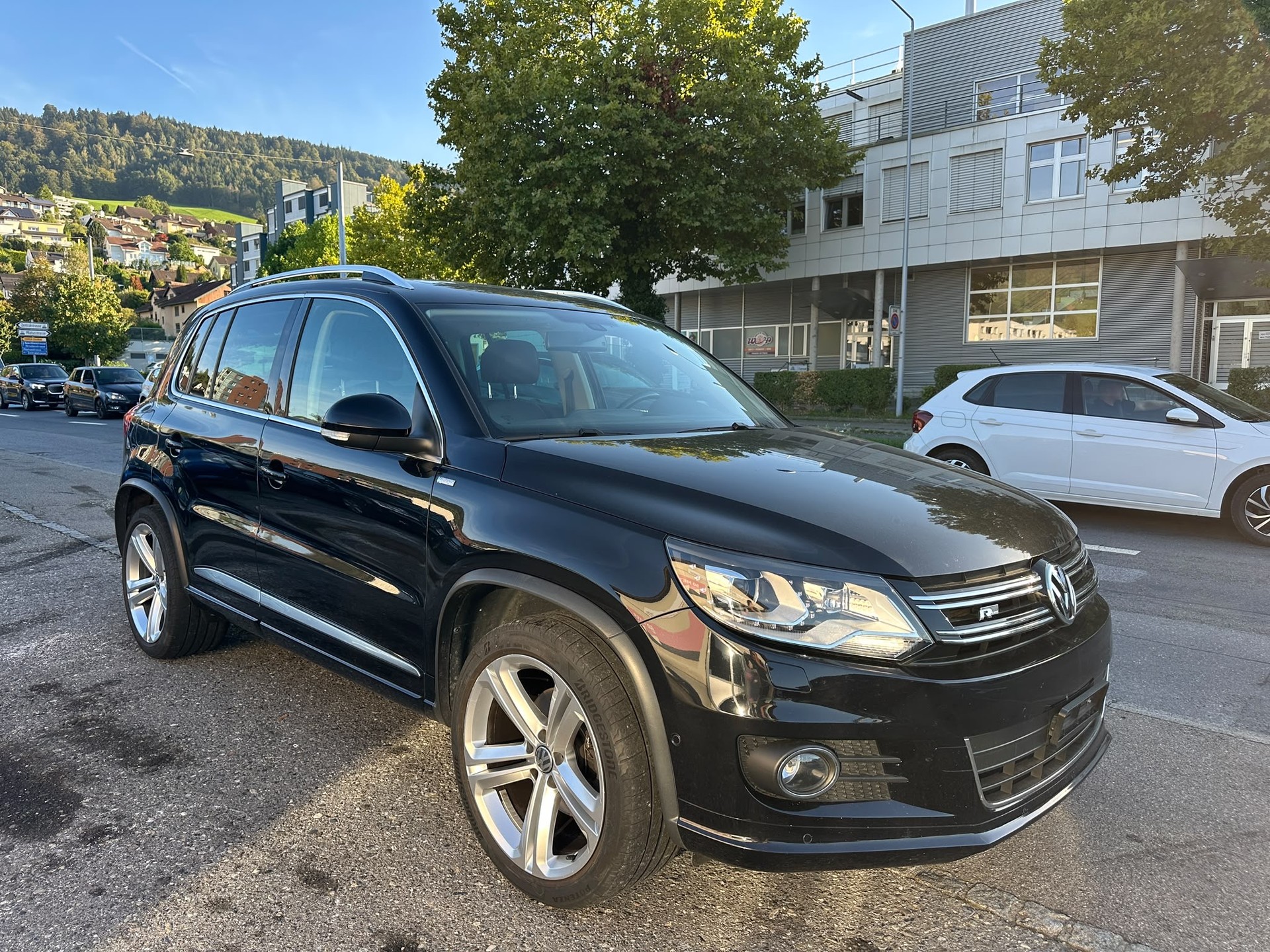 VW Tiguan 2.0 TDI BMT R-Line Design 4Motion DSG-image-1