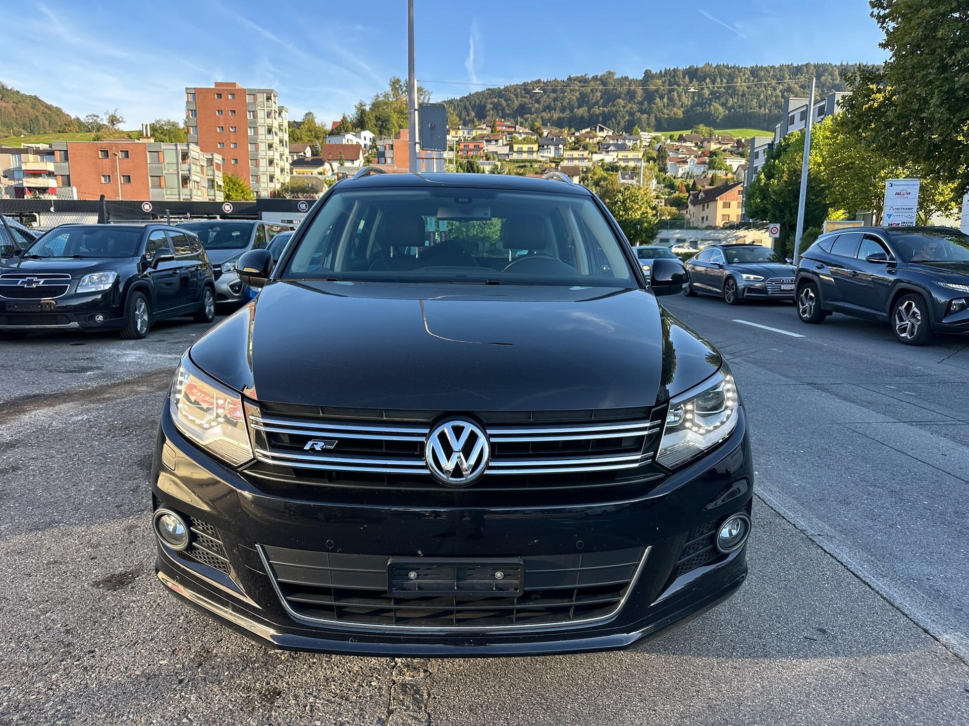 VW Tiguan 2.0 TDI BMT R-Line Design 4Motion DSG-image-2
