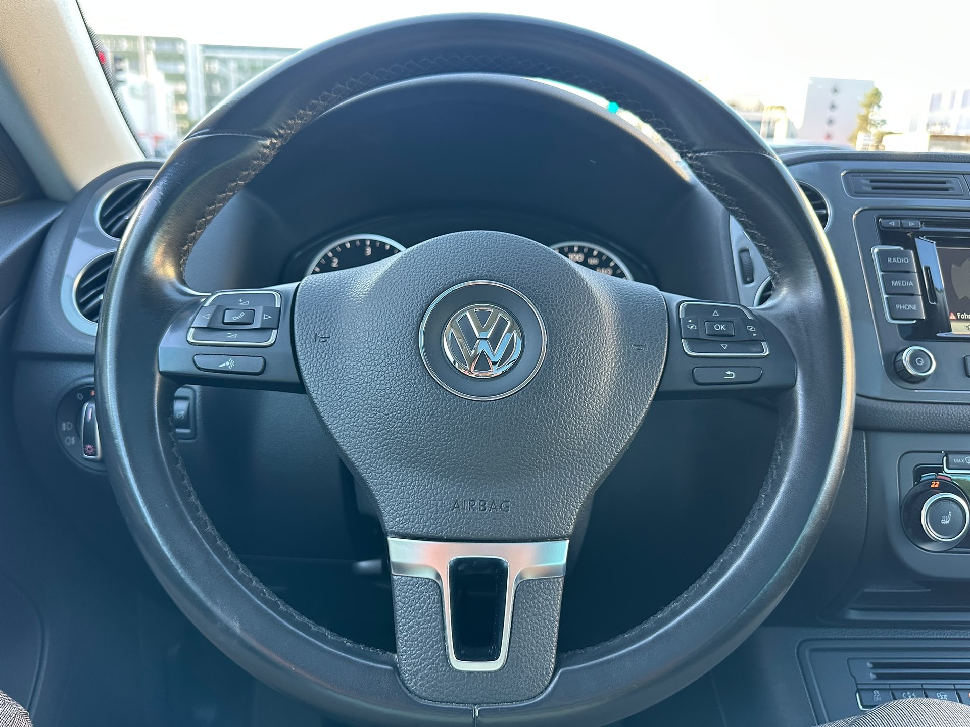 VW Tiguan 2.0 TDI BMT R-Line Design 4Motion DSG-image-8