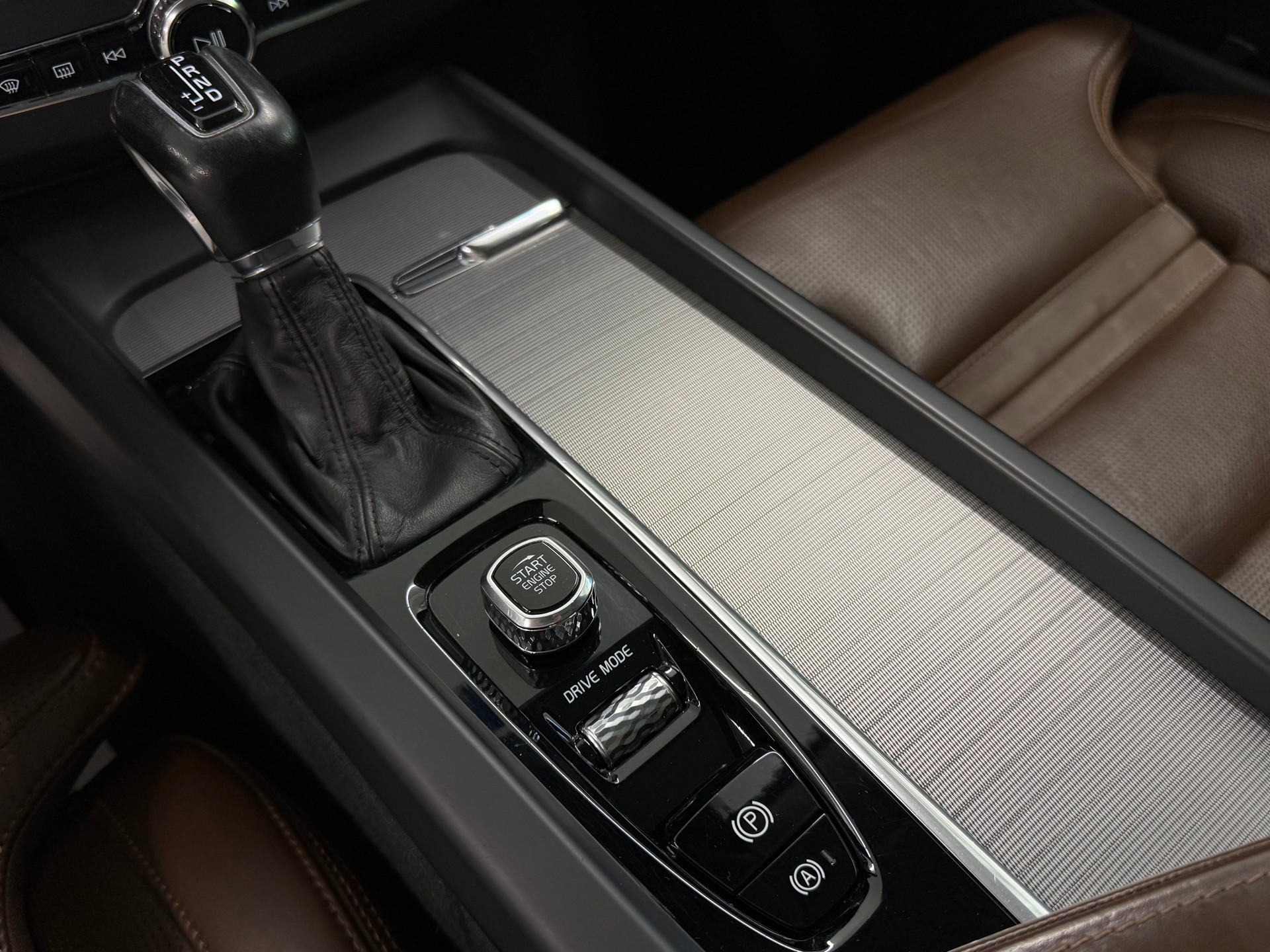 VOLVO XC60 T5 AWD Inscription Geartronic-image-18