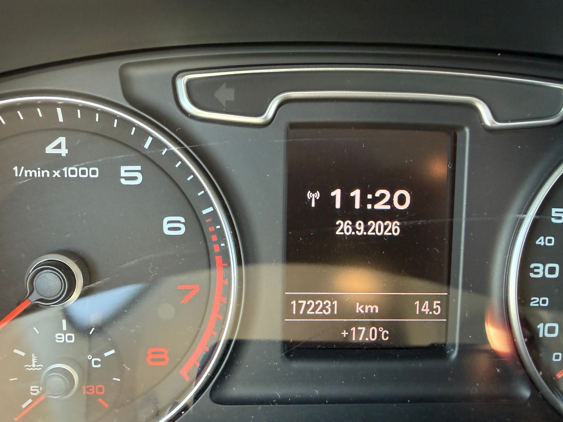 AUDI Q3 2.0 TFSI quattro S-tronic-image-9