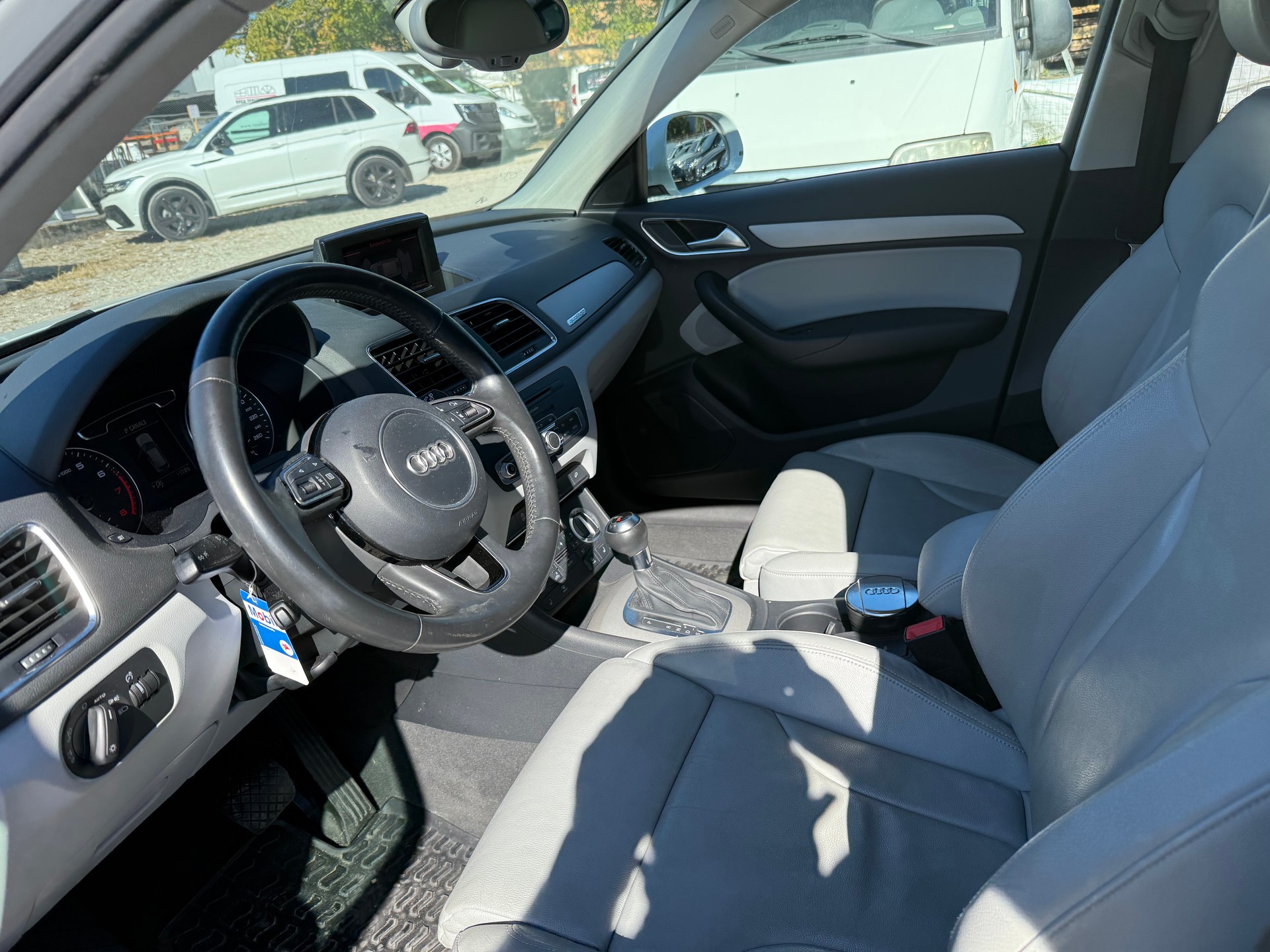 AUDI Q3 2.0 TFSI quattro S-tronic-image-7