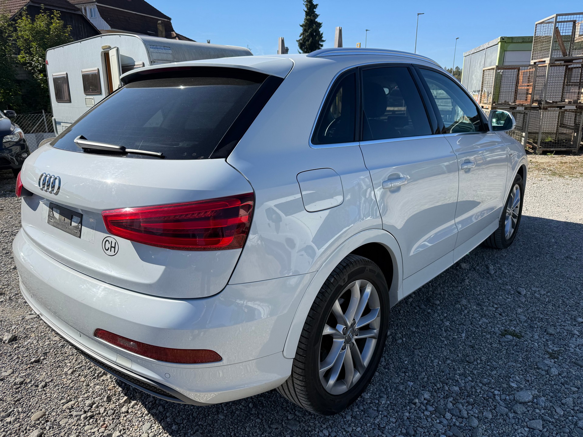 AUDI Q3 2.0 TFSI quattro S-tronic-image-4