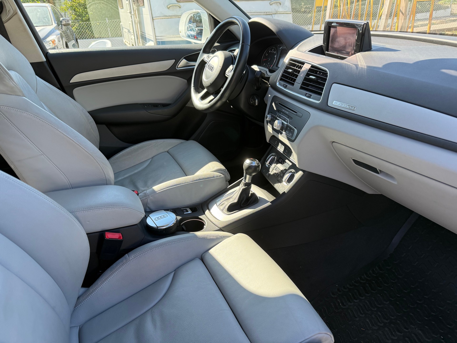 AUDI Q3 2.0 TFSI quattro S-tronic-image-6
