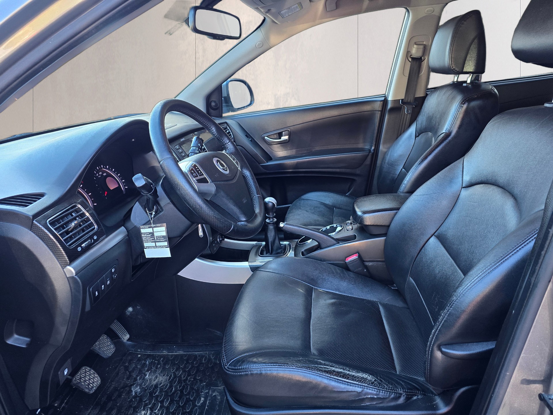 KGM-SsangYong Korando 2.0i Quartz 4WD-image-16