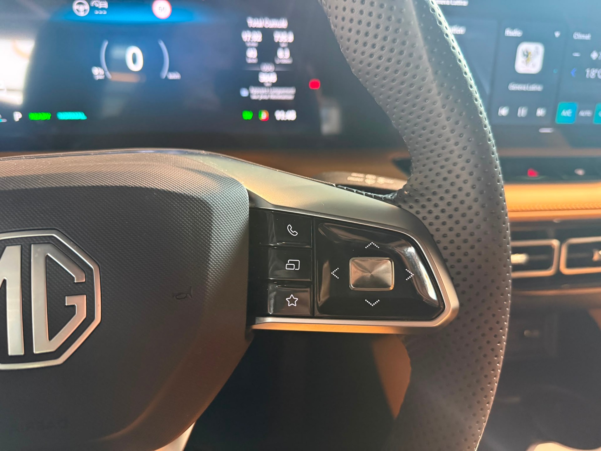 MG HS 1.5 T PHEV Luxury-image-14
