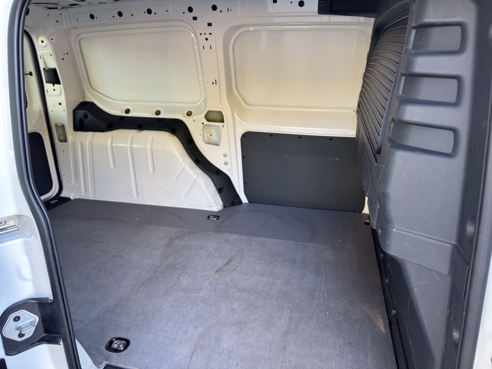 VW Caddy Cargo 2.0TDI Maxi 4Motion-image-11