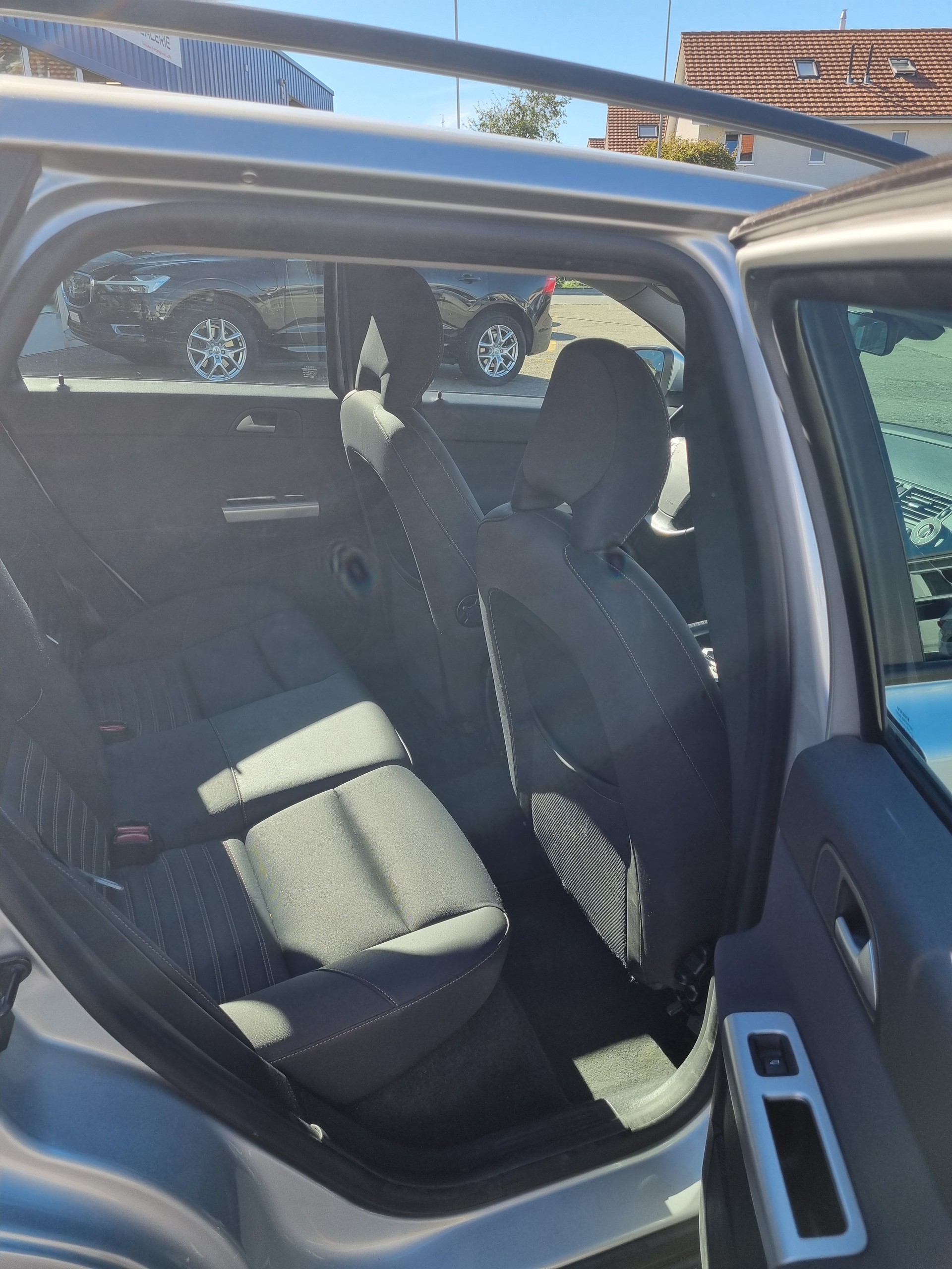 VOLVO V50 2.4 Geartronic-image-11