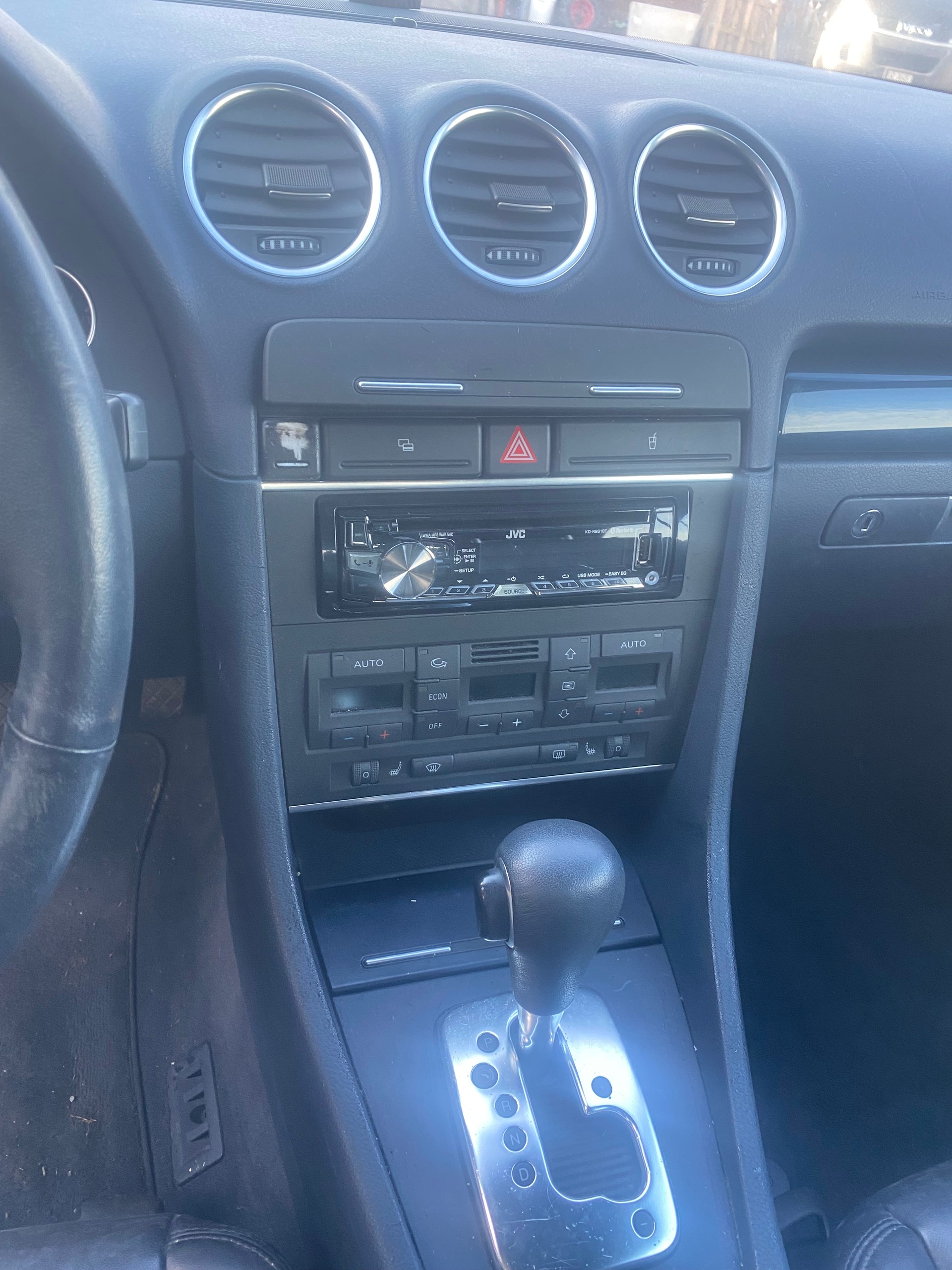 AUDI A4 Cabriolet 2.4 V6-image-3