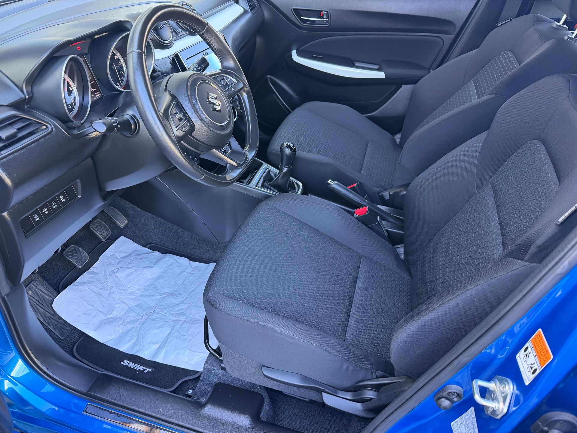 SUZUKI Swift 1.2 Tradizio Top Hybrid 4x4-image-3