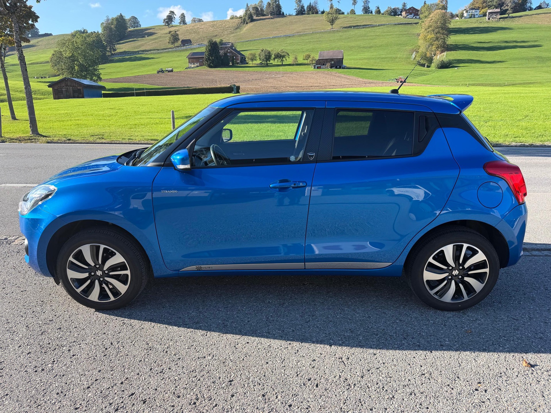 SUZUKI Swift 1.2 Tradizio Top Hybrid 4x4-image-2