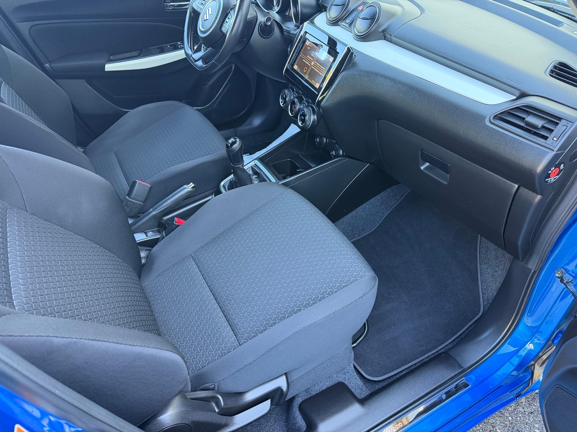 SUZUKI Swift 1.2 Tradizio Top Hybrid 4x4-image-10