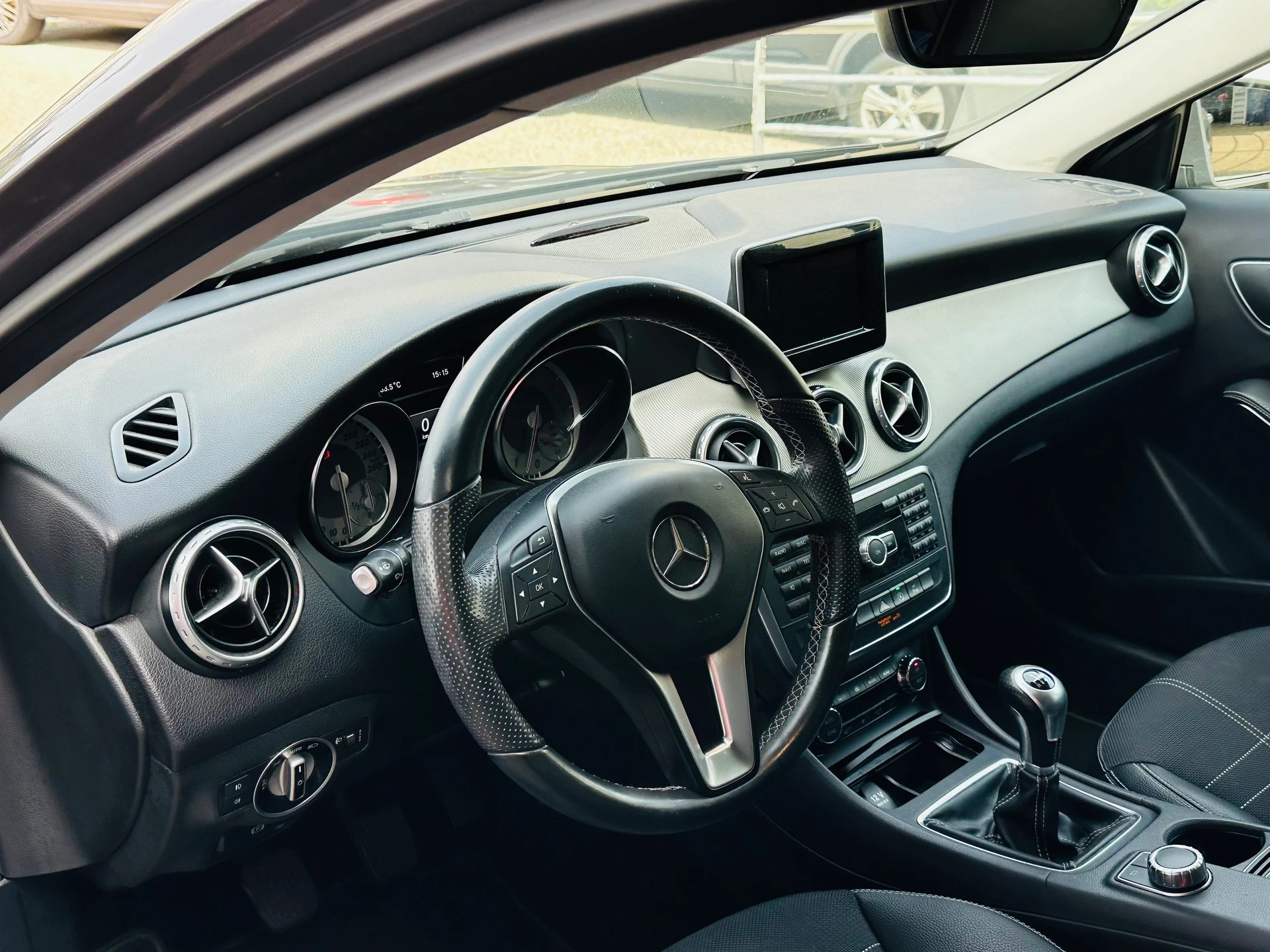 MERCEDES-BENZ GLA 200 Urban-image-8