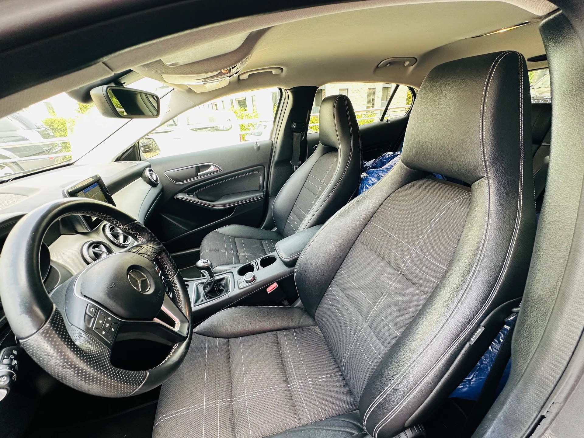 MERCEDES-BENZ GLA 200 Urban-image-9