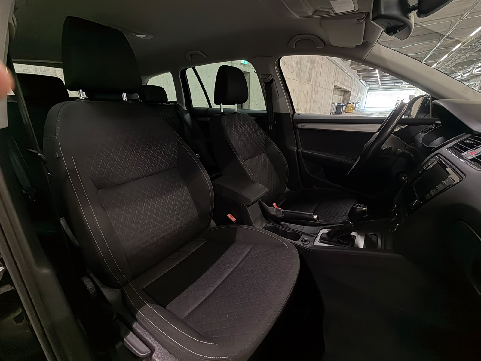SKODA Octavia Combi 2.0 TDI Swiss Edition 4x4 DSG-image-9