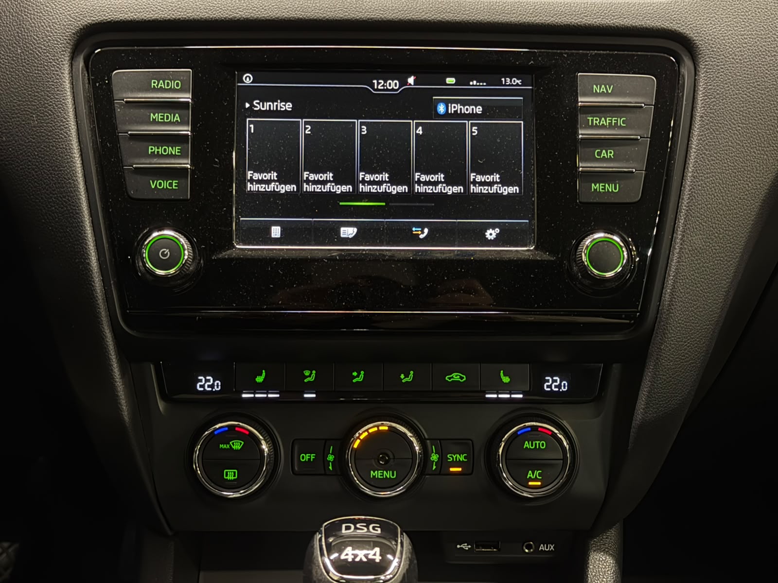 SKODA Octavia Combi 2.0 TDI Swiss Edition 4x4 DSG-image-8