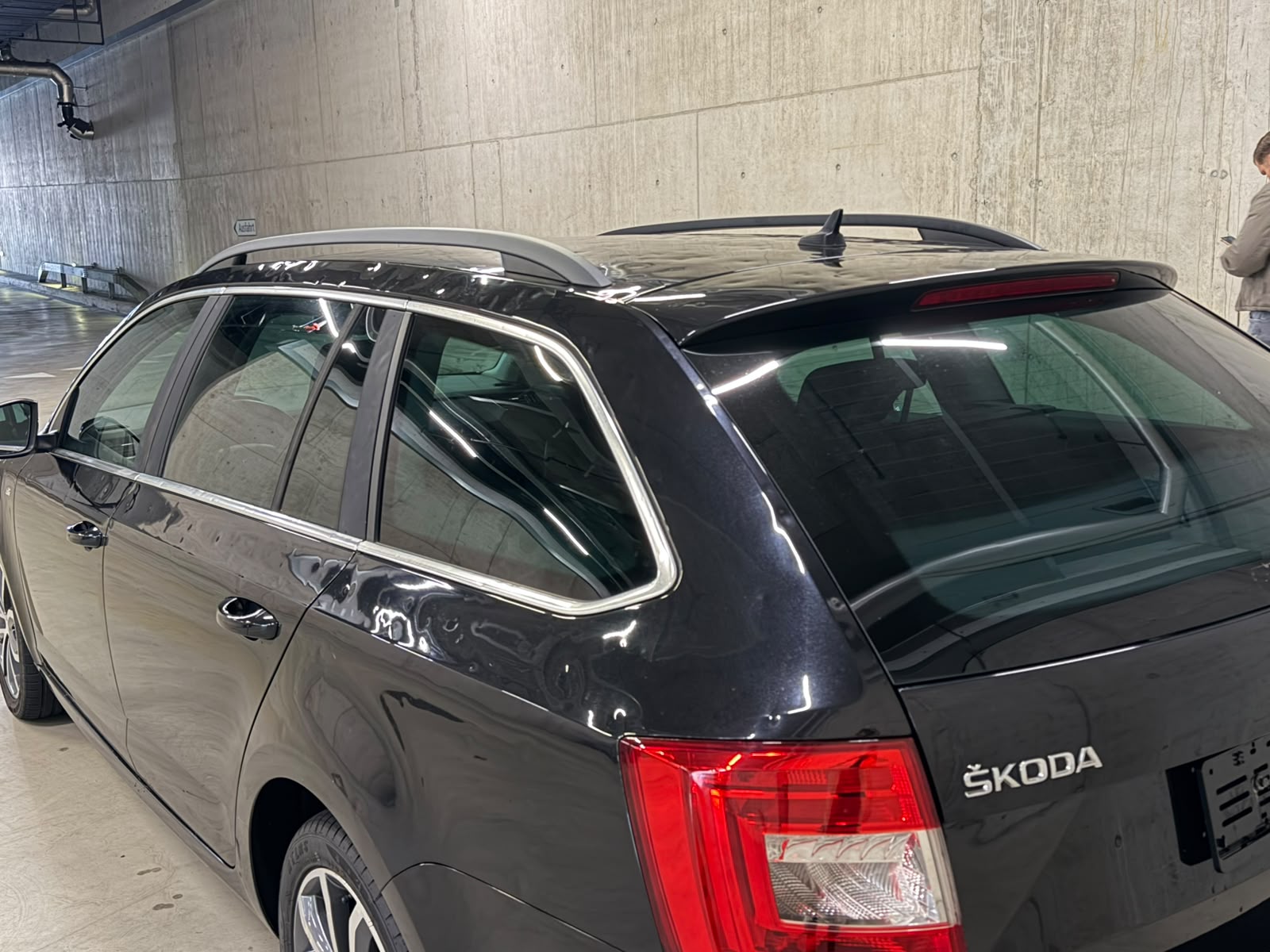 SKODA Octavia Combi 2.0 TDI Swiss Edition 4x4 DSG-image-11