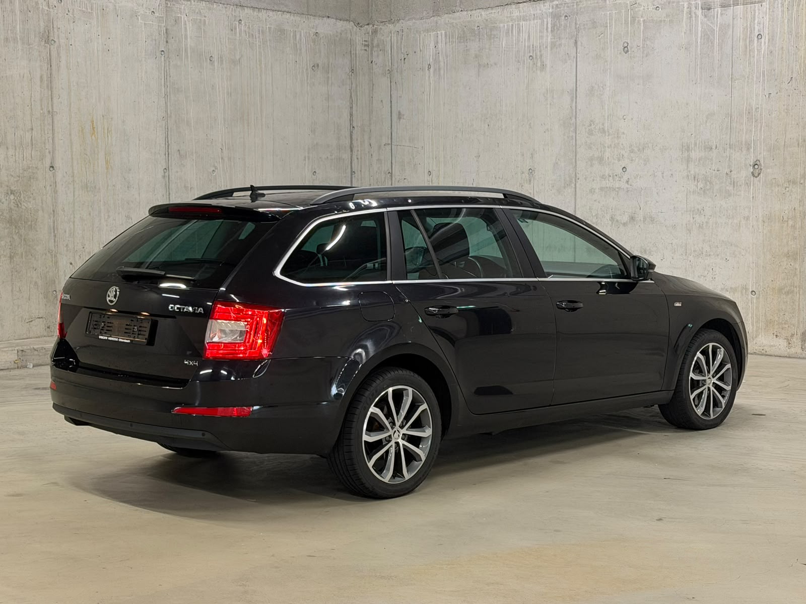 SKODA Octavia Combi 2.0 TDI Swiss Edition 4x4 DSG-image-3