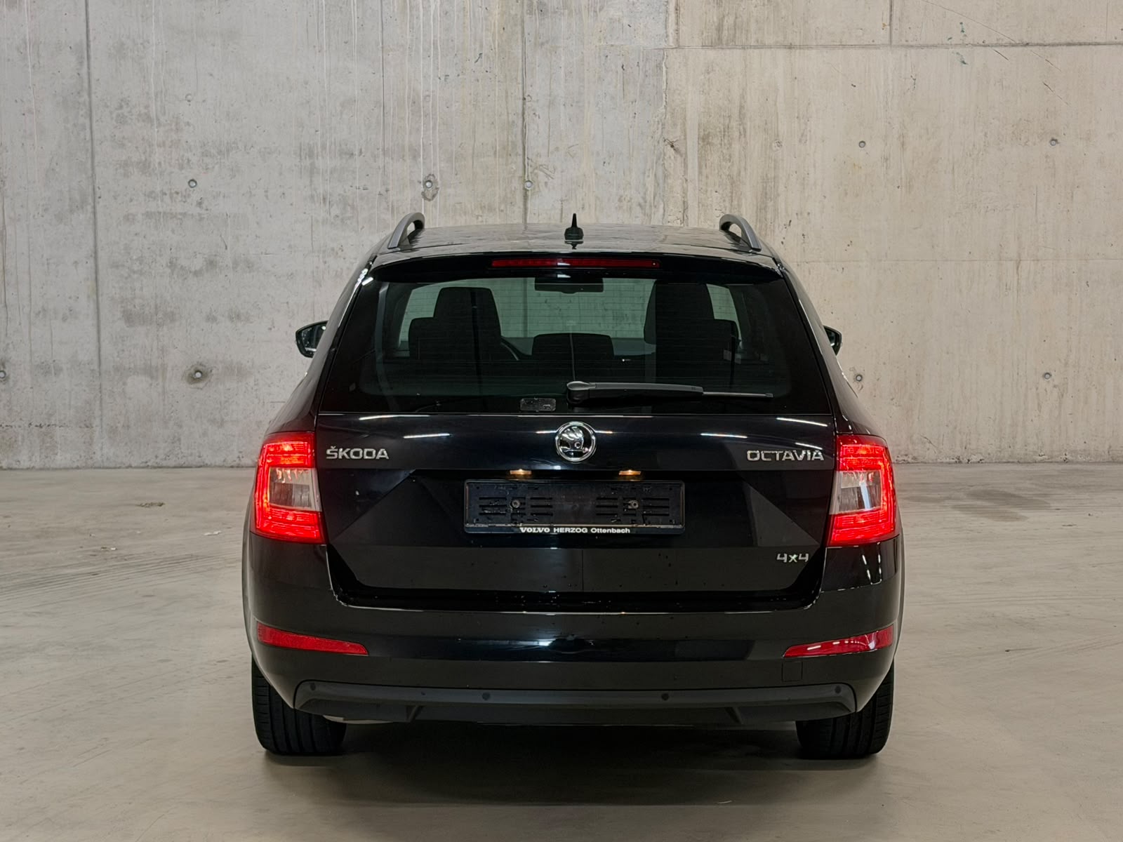 SKODA Octavia Combi 2.0 TDI Swiss Edition 4x4 DSG-image-2