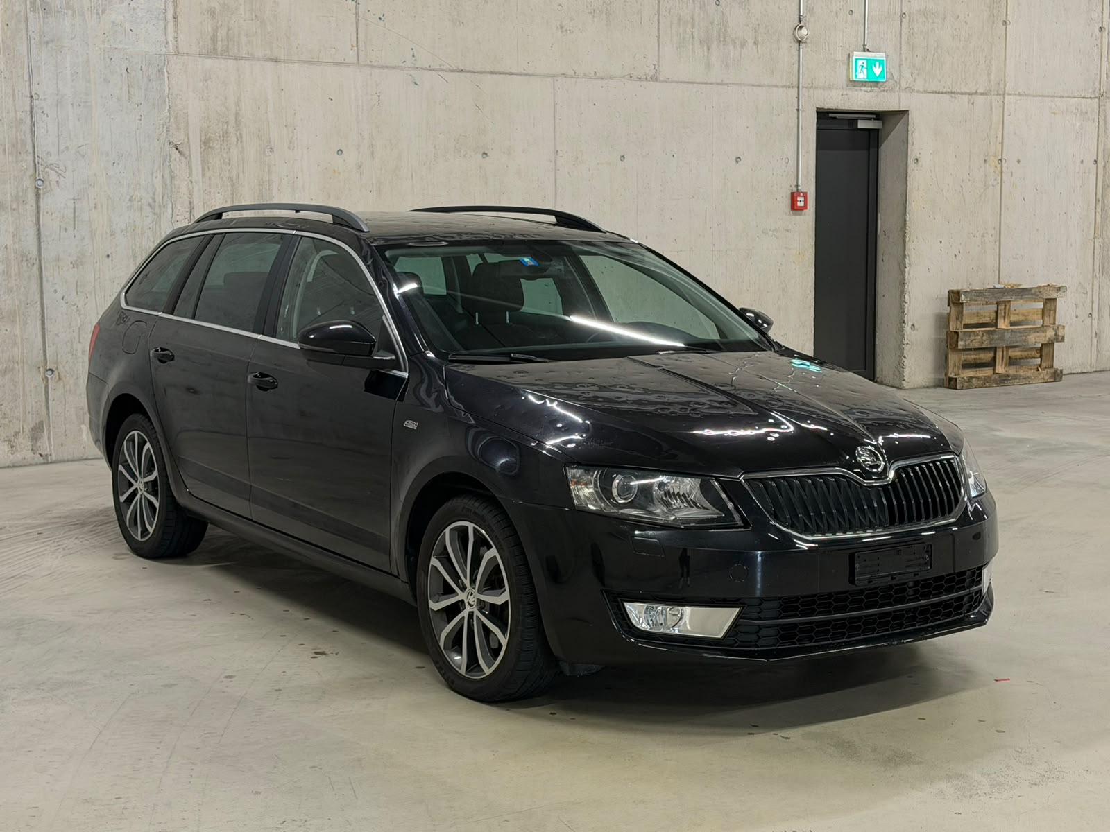 SKODA Octavia Combi 2.0 TDI Swiss Edition 4x4 DSG-image-5