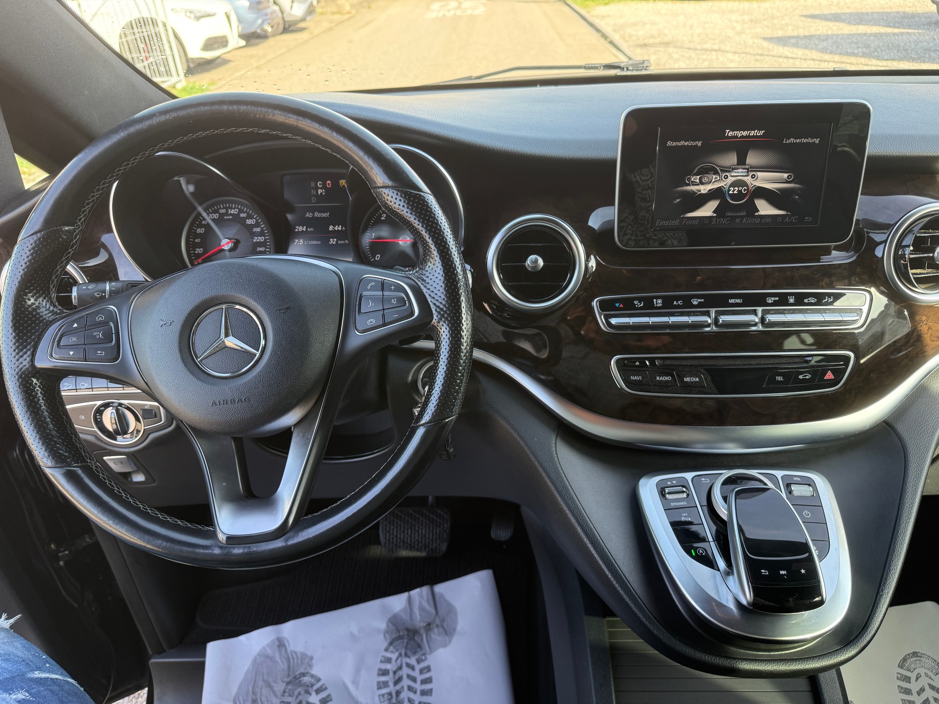 MERCEDES-BENZ V 250 d Avantgarde lang 4Matic 7G-Tronic-image-11