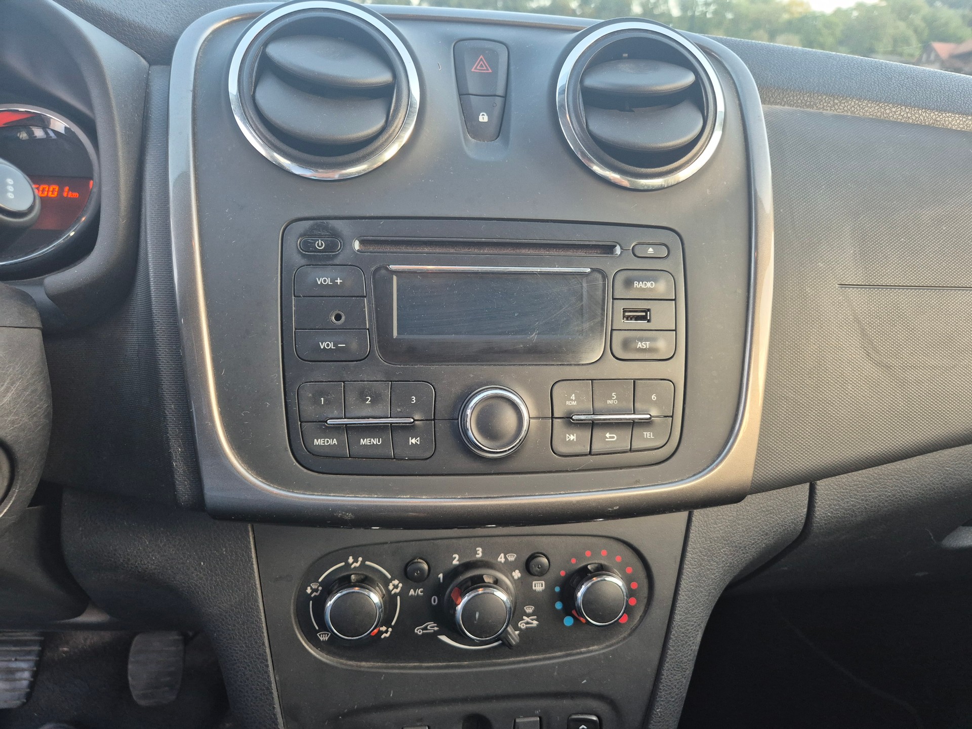 DACIA Sandero Tce 90 Ambiance-image-4