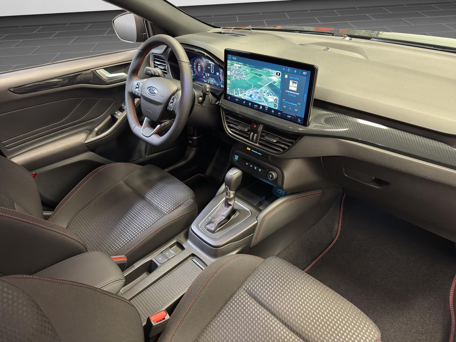 FORD Focus 1.0i EcoB Hybrid 155 ST-Line X-image-11