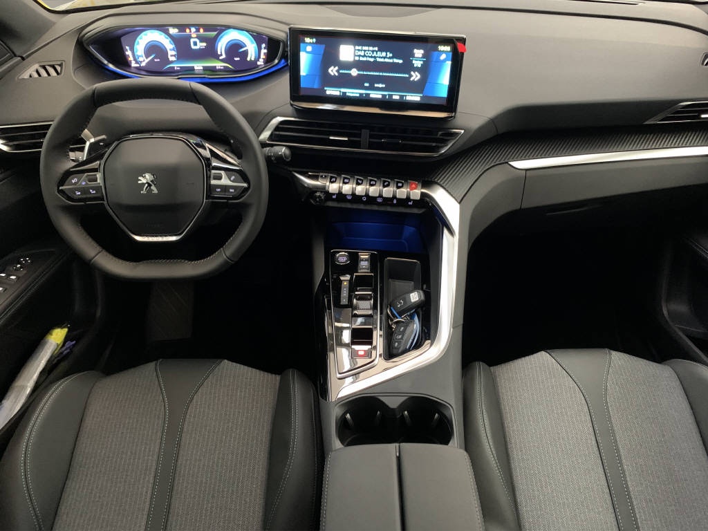 PEUGEOT 3008 Plug-in Hybrid 180 Allure-image-7